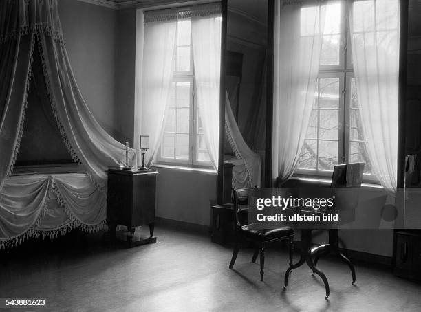 German Empire Kingdom Prussia West Prussia province Danzig: Uphagen House in Gdansk: bedroom - Photographer: Elsbeth Heddenhausen- Published by:...