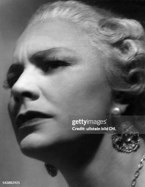 Schreiner, Liselotte - Actress, Austria*-+- as Katharina in the play 'Der Thron zwischen Erdteilen' by Hanns Gobsch, Theater am Horst-Wessel-Platz,...