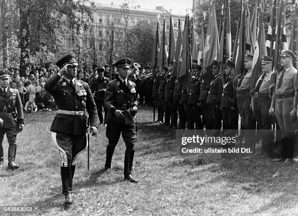 Herwarth von Bittenfeld, Hans-Wolfgang - Officer, major general, Germany*23.05.1871-+With Landesgruppenfuehrer Loeper marching down a line of...