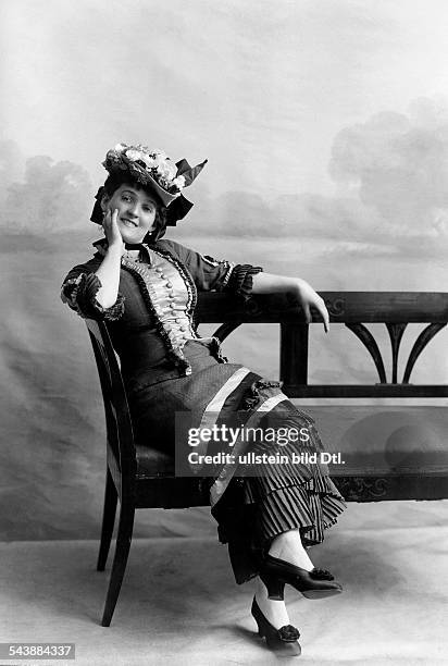 Actress Miss Glasel in 'Das vierte Gebot' - Photographer: Atelier Rembrand - about 1912Vintage property of ullstein bild