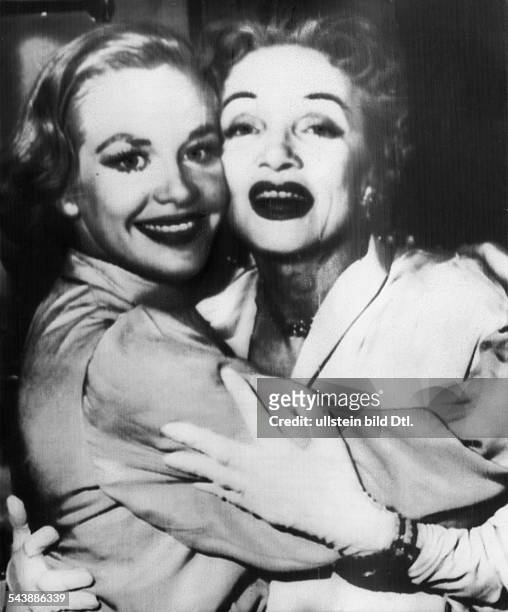 Dietrich, Marlene - Actress, Singer, Germany*27.12..1992+- with Hildegard Knef after the premiere of 'Silk Stockings' at Imperial Theatre in New York...