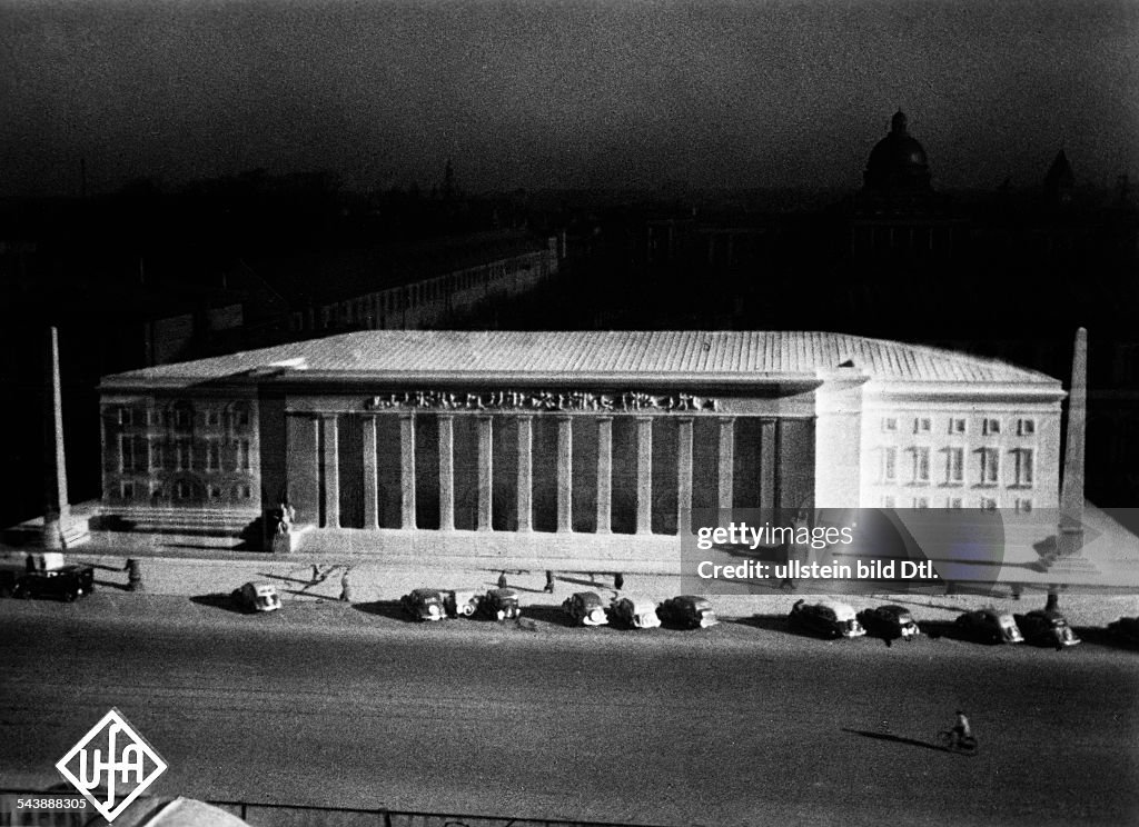 Rebuilding Berlin, architectural models for annex building on the Museum Island Berlin, design: Wilhelm Kreis and Albert Speer, no further information - Photographer: UFA- 1956Vintage property of ullstein bild