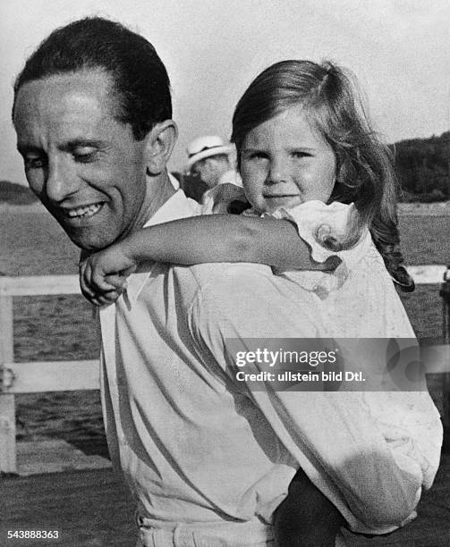 Goebbels, Joseph - Politician, NSDAP, Germany*29.10.1897-+- with his daughter Helga on the Seebruecke Heiligendamm - 1935- Photographer:...