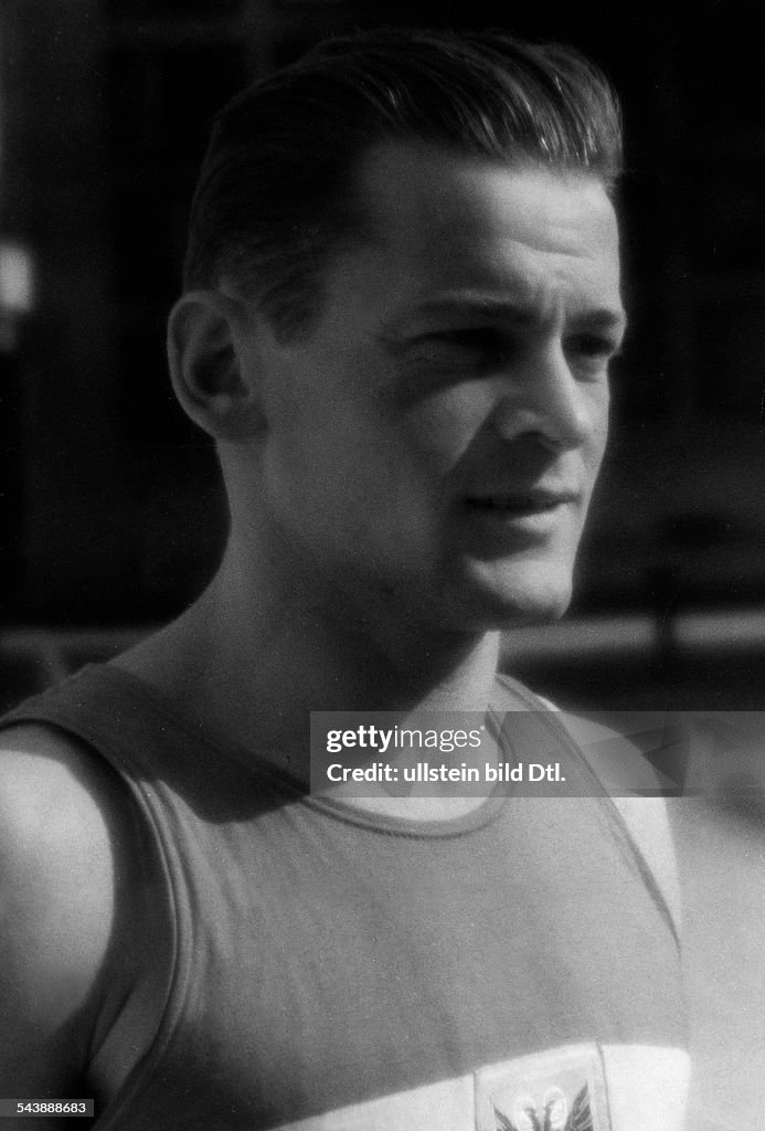 Steinhuber, Karl - Canoeist (canoe sprint), Austria*01.05.1906- during the Olympic Games 1936 in Berlin - Photographer: Lothar Ruebelt- - undatedVintage property of ullstein bild