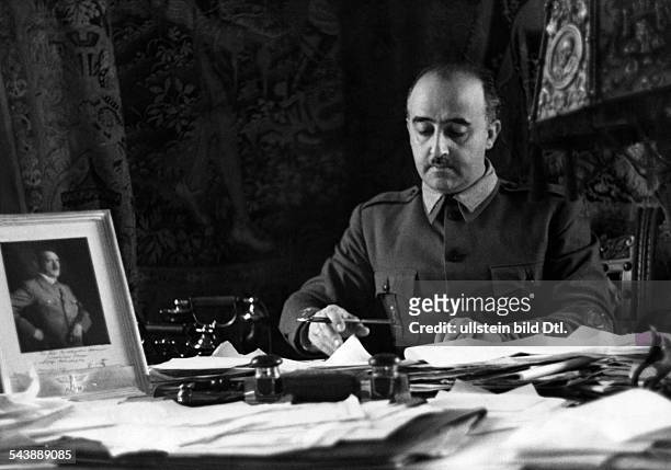 Franco, Francisco - General, Politician, Spain*04.12.1892-+writing in his study - Photographer: Hanns Hubmann- Published by: 'Berliner Illustrirte...