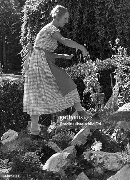 29 Gussy Holl Stock Photos, HighRes Pictures, and Images Getty Images