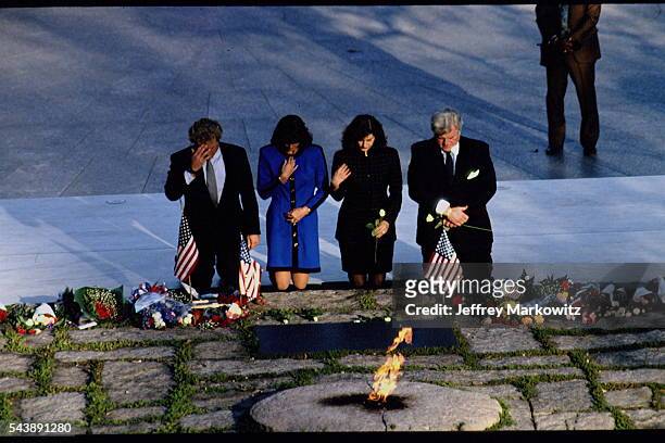 Joe Kennedy, Anne Elizabeth Kelly, Ted Kennedy and Victoria Reggie praying at the grave.