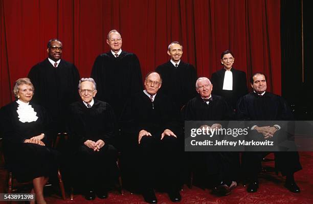 Photo de groupe des membres de la Cour Supreme.