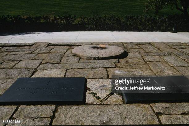 JACKIE KENNEDY'S GRAVE