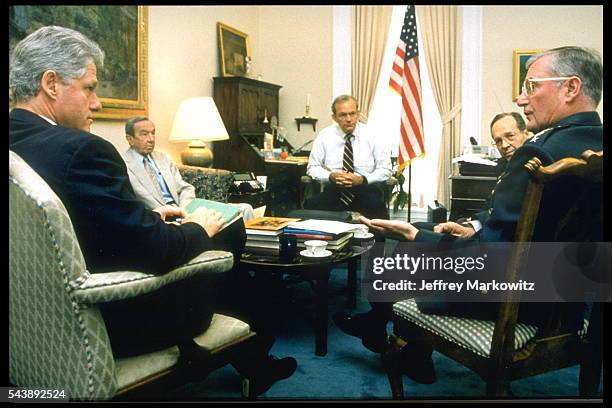 578 Us Clinton Bosnia Stock Photos, High-Res Pictures, and Images ...