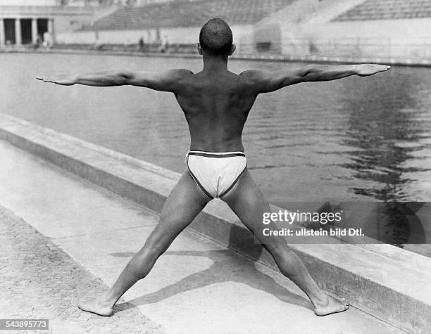 Swimmer in stadion in bathing trunks demonstrating span of arms and legs - Photographer: Gerhard Riebicke- Published by: 'Berliner Illustrirte...