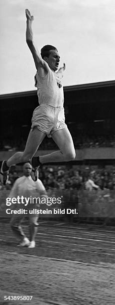 Long, Carl Ludwig 'Luz' - Sportsman, long jumper, Germany*-+ Longjumping - Photographer: Lothar Ruebelt- Published by: 'Berliner Illustrirte Zeitung'...