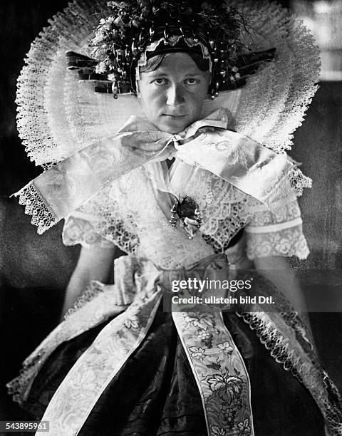 Germany: Spreewald woman wearing traditional clothes - 1931- Photographer: Lendvai-DircksenVintage property of ullstein bild