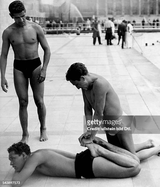 The peruan swimmers doing stretching exercizes - 1936- Photographer: Heinrich Hoffmann- Published by: 'Das 12 Uhr Blatt' Vintage property of ullstein...