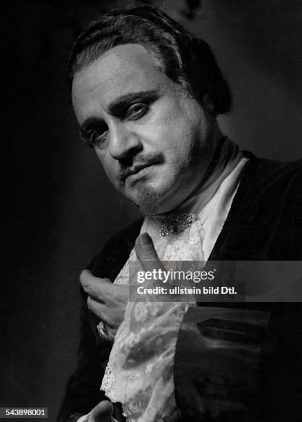 Gigli, Beniamino - Singer, Tenor, Actor, Italy*20.03.1890-+In his role in Verdi's 'un ballo in maschera' - Photographer: Charlotte Willott- Published...
