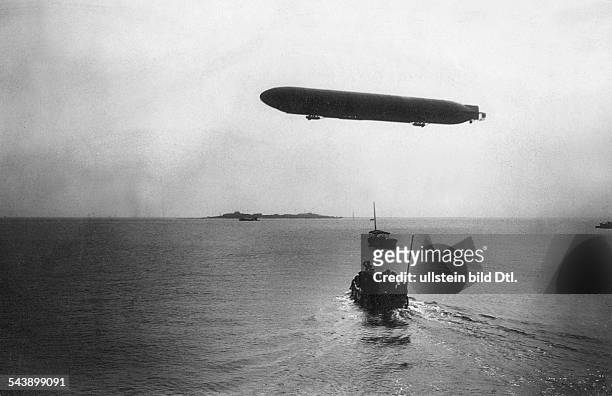 German Empire Kingdom Prussia Schleswig-Holstein Province Helgoland: The Zeppelin-airship 'Viktoria Luise' flying over the North Sea near Helgoland -...
