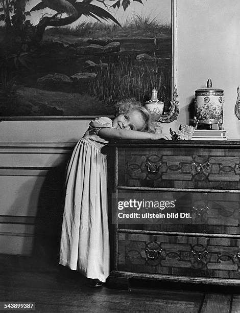 Vintage Commode Photos and Premium High Res Pictures - Getty Images