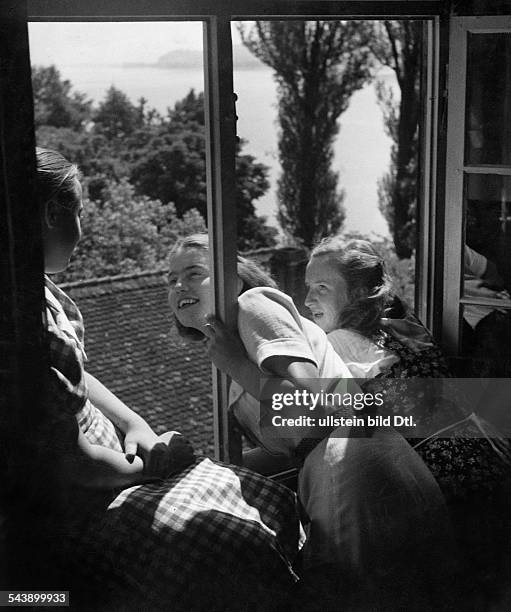 Germany Baden Free State Gaienhofen The state-approved school in Gaienhofen at the Lake Constance: Girls looking out of a window - ca. 1941-...