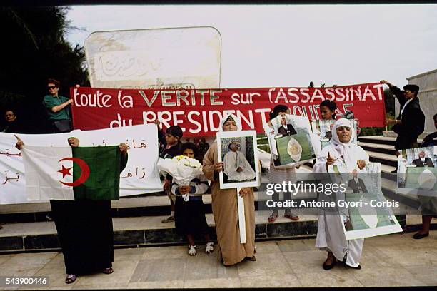 Memorial ceremony in front of Mohamed Boudiaf's grave