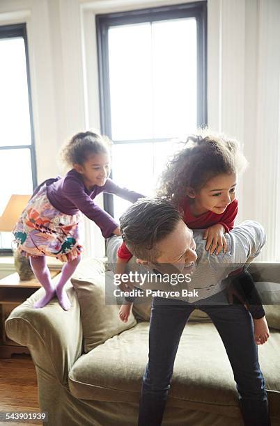 transgender dad playing with daughters - ftm fotografías e imágenes de stock