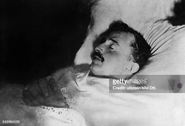 On his deathbed - um 1922- Photographer: Rudolf Balogh- Published by: 'Der Querschnitt' 6/1931Vintage property of ullstein bild