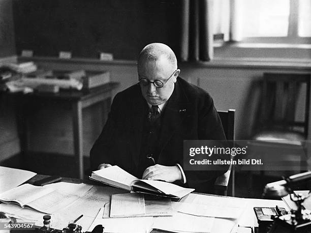 Keesom Examples Willem Hendrik Keesom Photos and Premium High Res Pictures - Getty Images