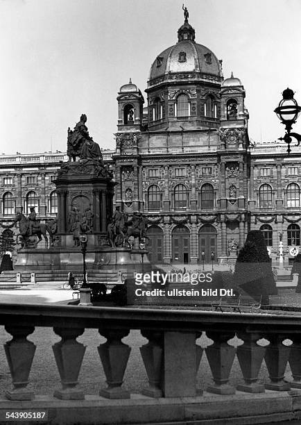 Austria-Hungary / Imperial and Royal Austrian Empire Austria beneath the Enns Vienna The Kunsthistorisches Museum at the Maria Theresia Platz with...