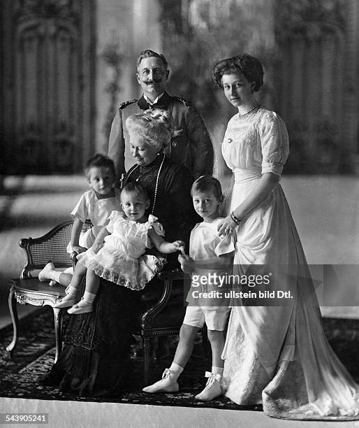 Prussia, Princess Victoria Louise of, Germany*27.01.1859-+ - with her parents Wilhelm II. And Augusta Viktoria of Schleswig-Holstein-...