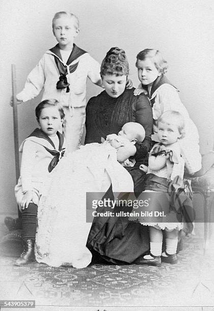 Auguste Viktoria - German Empress, Queen of Prussia*22.10.1858-+- with her children: Crown Prince Frederick William and Prince Eitel Friedrich,...