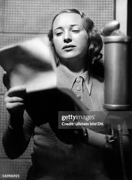 German Empire Saxony Kingdom Leipzig: Radio station ' Reichssender Leipzig ' - Announcer Hilde Schmeck in the studio - Photographer: Curt Ullmann-...