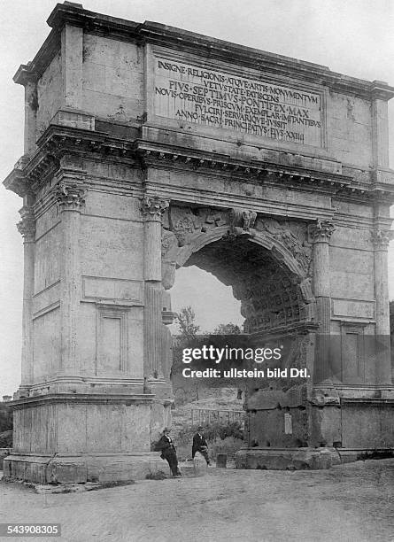 Italy Lazio 1870-/1861-70 Stato Pontifico / Papal State Roma Rome: Arch of Titus of the Roman Forum - around 1927- Photographer:...