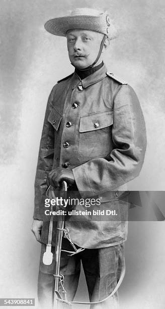 Kummer, Wilhelm von - Officer, GermanyOstasiatisches Reiter-Regiment, Schutztruppe for German Southwest Africa - Photographer: Selle & Kuntze-...
