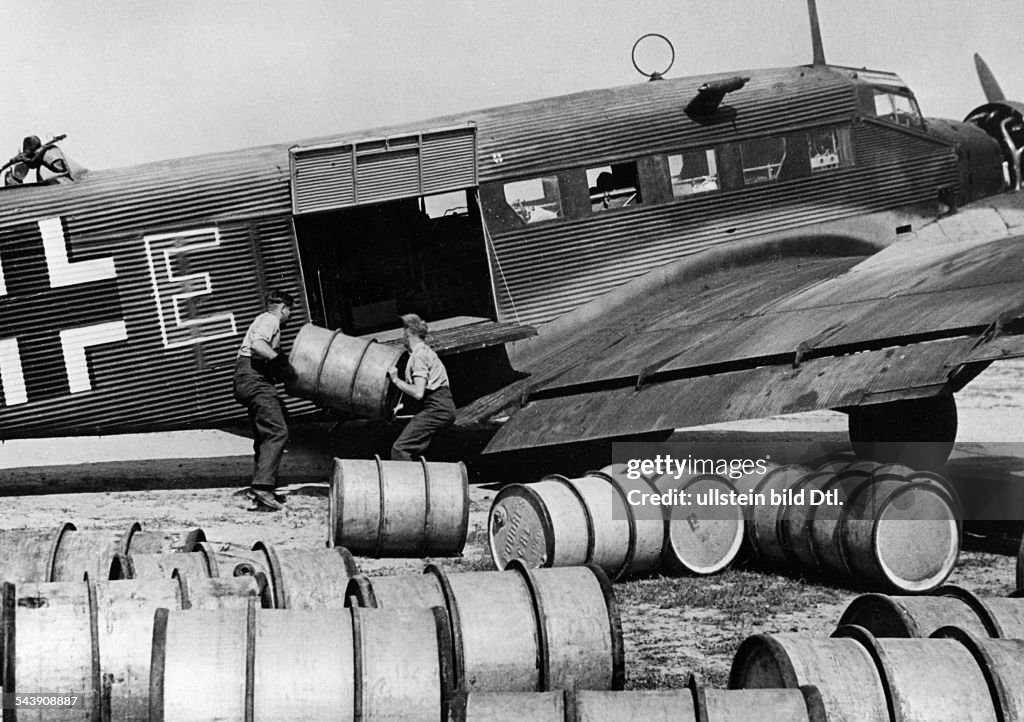 Ww2 Loading Net 2. World War - Eastern Front, Soviet Union:German soldiers loading ...