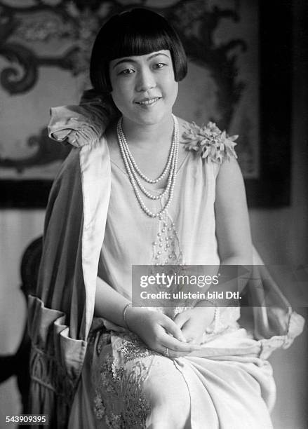 Yuasa, Hatsue - Actress, Singer, Japan- undated- Photographer: Carl Fernstaedt- Vintage property of ullstein bild