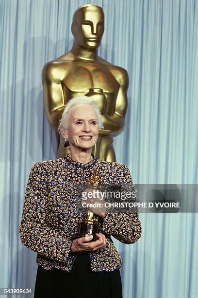 English actress Jessica Tandy with her Best Actress Oscar award for her role in the film Driving Miss Daisy, directed by Bruce Beresford.