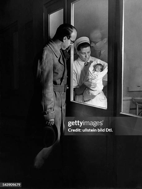 Germany, : Public health - pretime neonates hospital ward, Berlin, ChariteA visitor , seperated from the neonate by a glass panel. July 1939 No...