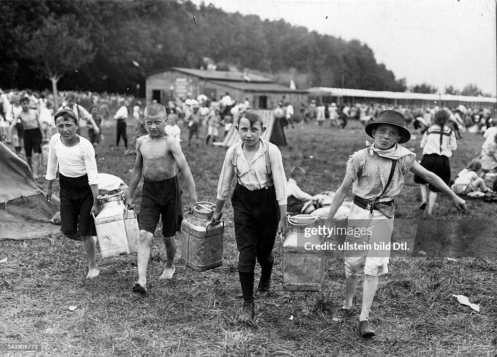 German Empire Kingdom Prussia Berlin Holiday camp: four boys waearing milk churns - 1914- Photographer: Walter Gircke- Published by: 'B.Z.' 19.07.1914Vintage property of ullstein bild