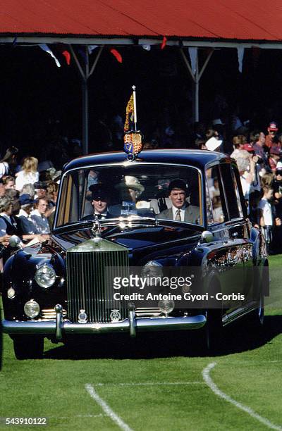 Rolls Royce Royal transportant la reine Elizabeth et le prince Philip aux Jeux de Braemar en Ecosse.