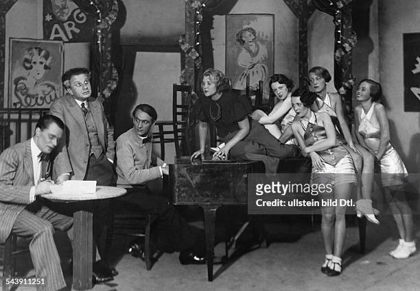 Mewes, Anni - Actress, Germany*06.05.1896-1980+- at the rehearsal by Rudolf Nelson, from left to right Stepanek, Roth, Heinz Jaffe, Anni Mewes, the...