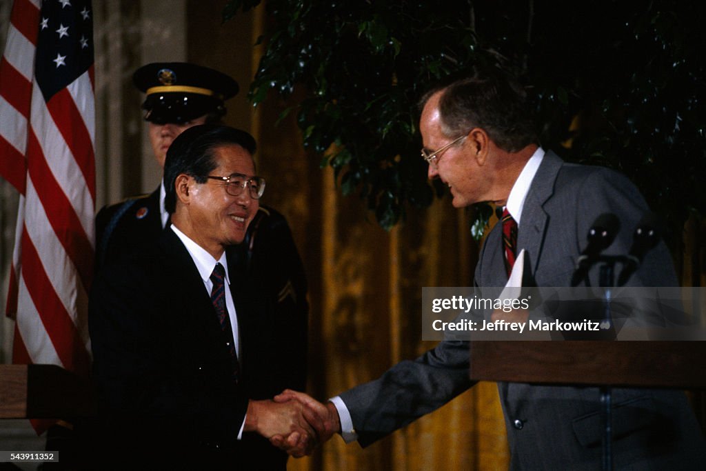 Peruvian President Alberto Fujimori and American President George Bush