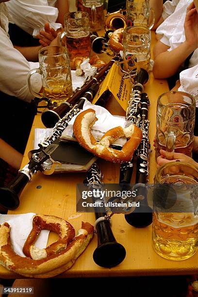 56 Bier Tisch Stock Photos and High-Res Images
