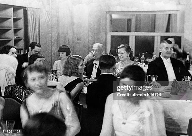 Germany Free State Prussia Berlin Berlin: Press Ball 1930: in the middle sitting in the back row with dark hair Asta Nielsen - 1930- Photographer:...