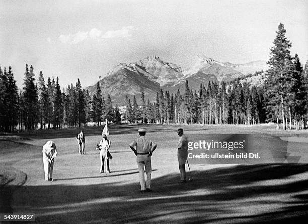 Canada Alberta : Banff: Golf course - Photographer: Felix H. Man- ca. 1933Vintage property of ullstein bild