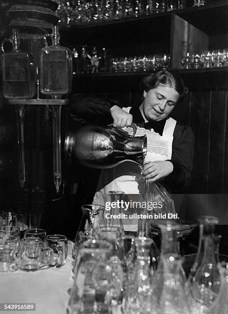 Austria Vienna Vienna: Grinzing: Waitress is restocking wine carafes - Photographer: Max Ehlert- Published by: 'Hier Berlin' 18/1938Vintage property...