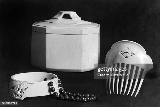 Ivory set, comb and jewellery boxes by E. Roth- Photographer: Heddenhausen & Weiss- Published by: 'Vossische Zeitung' 18/1921Vintage property of...