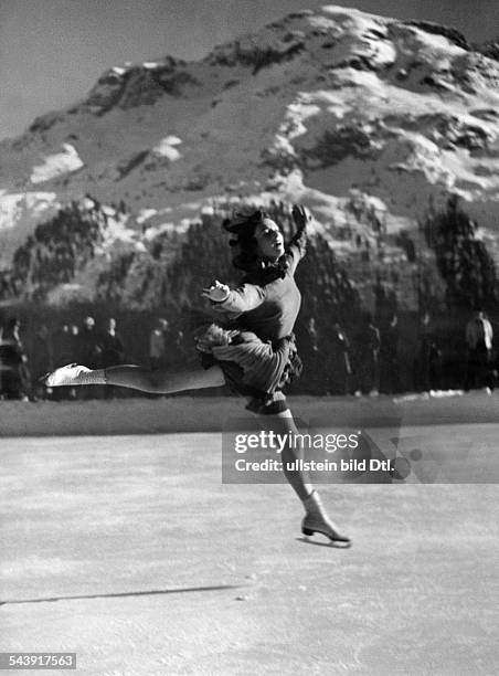Taylor, Megan Devenish - Ice figure skater, Great Britain*-+ Megan Devenish Taylor on the ice - ca. 1939- Photographer: Regine Relang- Published by:...