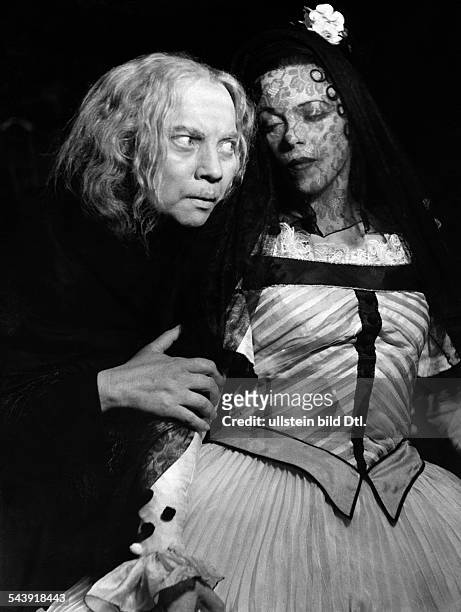 Drews, Berta Helene - Actress, Germany*19.11..1987+- with actress Trude Tandar in the play ' Suender und Heiliger ' at the theater Schillertheater -...