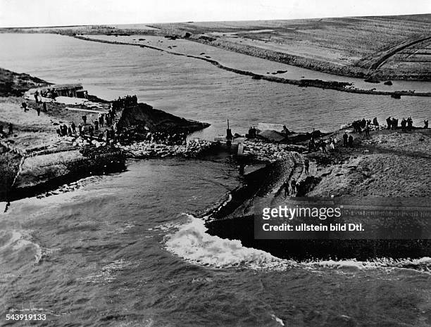 North Sea flood of 1953: The Netherlands, Zeeland, Tholen peninsula2nd to 5th February 1953