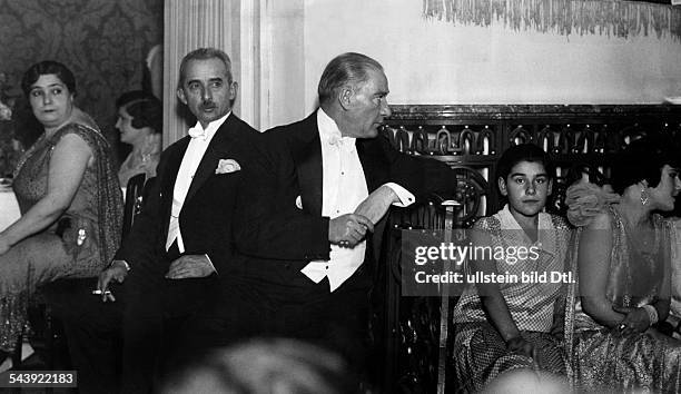 Atatuerk, Mustafa Kemal Pascha - Politician, General, Turkey*19.05.1881-+President of Turkey with Prime Minister Ismet Inoenue on the wedding of his...