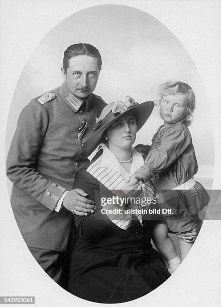 Prince August Wilhelm von Preussen *29.01.1887-+son of the last German emperorwith his wife princess Alexandra Viktoria von...